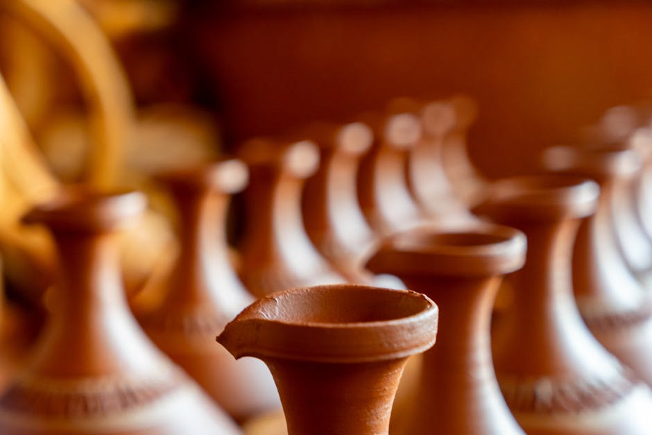 Ceramiche fatte a mano esposte in un mercato